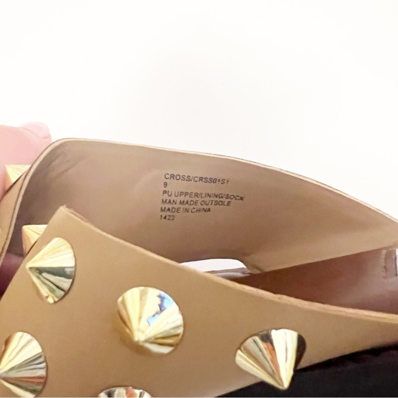 Steve Madden Cognac Gold Spiked Flat Sandal Size 9 - Picture 6 of 7